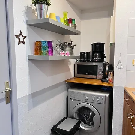 L'astazou Prêt Gracieux Du Matériel De Au *