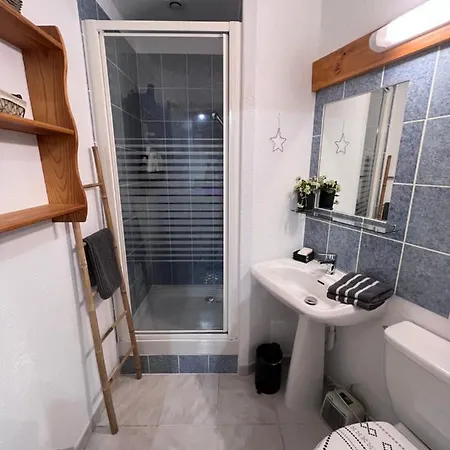 L'astazou Prêt Gracieux Du Matériel De Au *