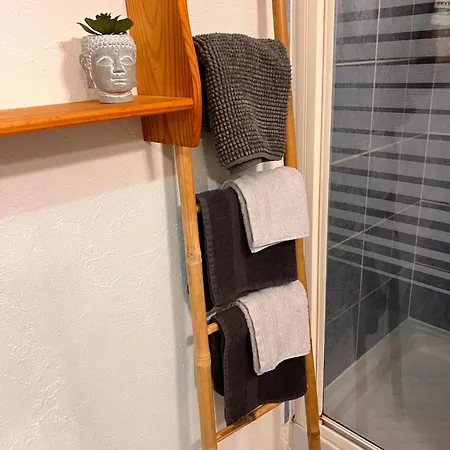 L'astazou Prêt Gracieux Du Matériel De Au *